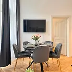 Newly Renovated Apartment In Wenceslas Square