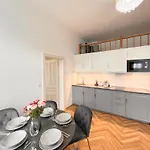 Newly Renovated Apartment In Wenceslas Square