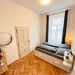Newly Renovated Apartment In Wenceslas Square