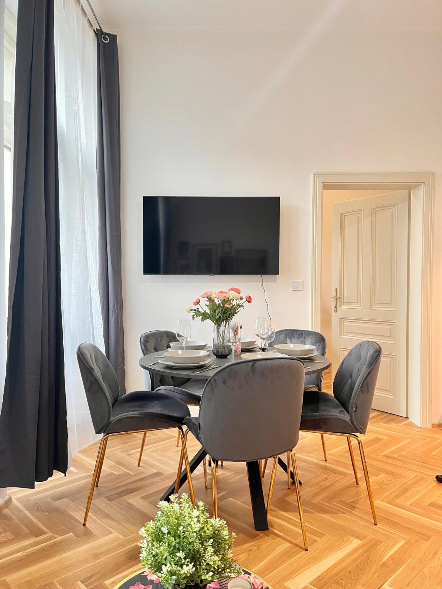 Newly Renovated In Wenceslas Square Apartment