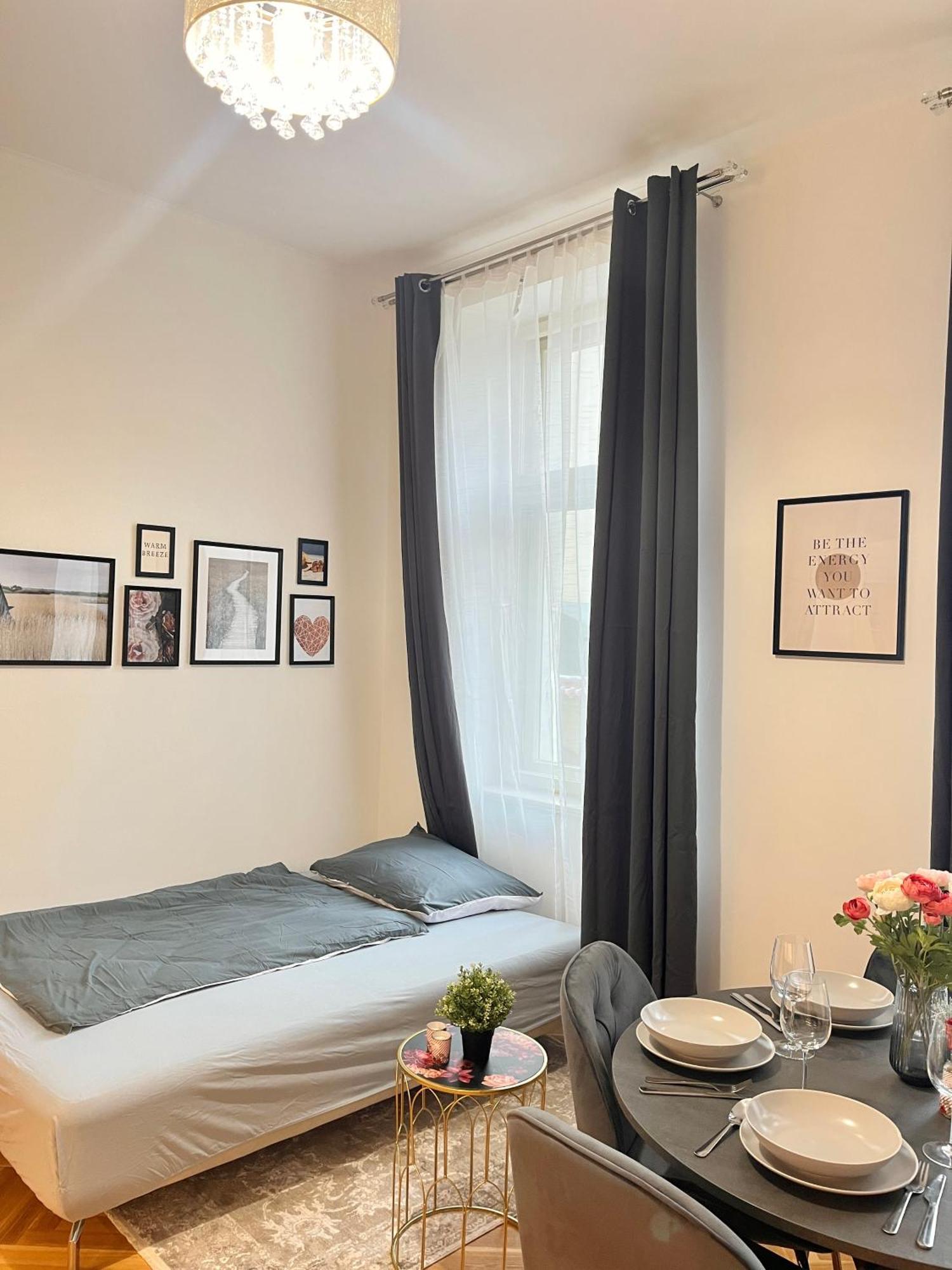 Apartment Newly Renovated In Wenceslas Square
